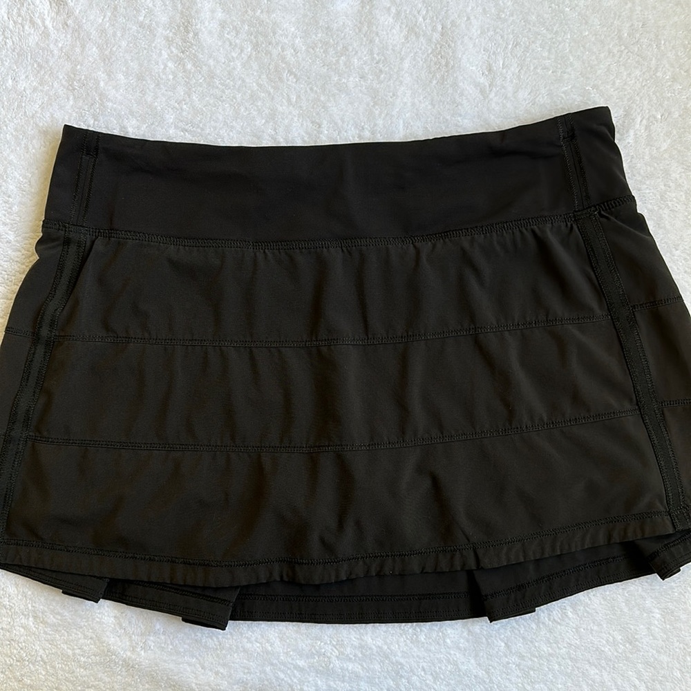 EUC Lululemon Pace Rival Skirt Black Size 8, 4 way stretch, Luxtreme, Classic!